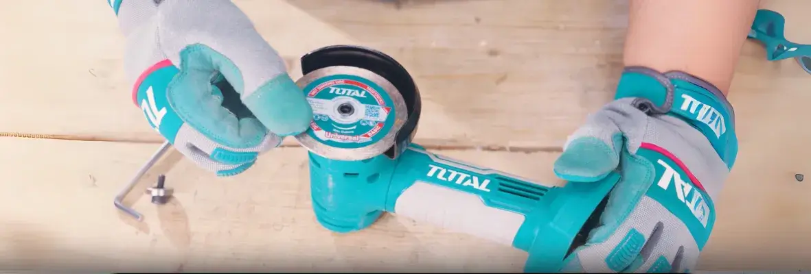 Mini Esmeril Angular Total potencia y tecnología en un solo equipo